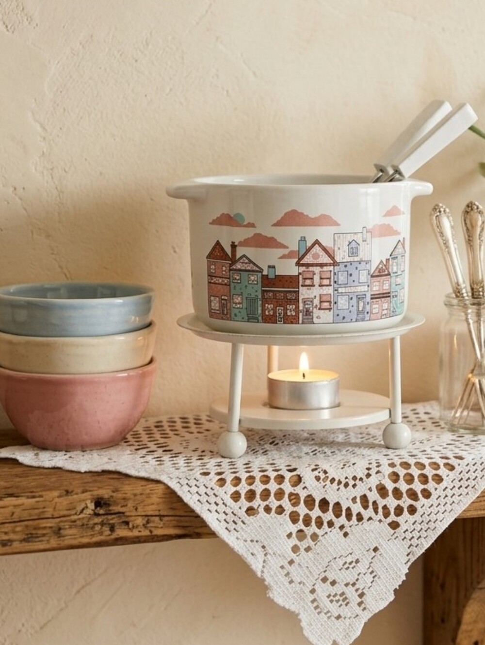 Vintage Fondue Set – Pastel House Design with Wooden-Handled Forks